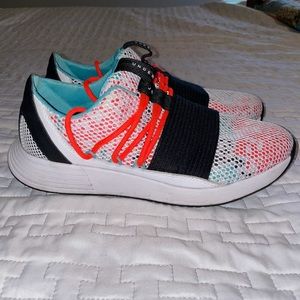 Under Armour tennis shoes 6.5